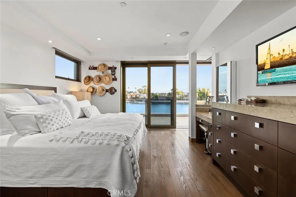 8 Beacon Bay, Newport Beach, California 92660 home-pic-30
