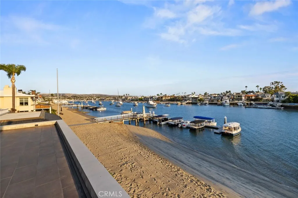 8 Beacon Bay, Newport Beach, California 92660 home-pic-1
