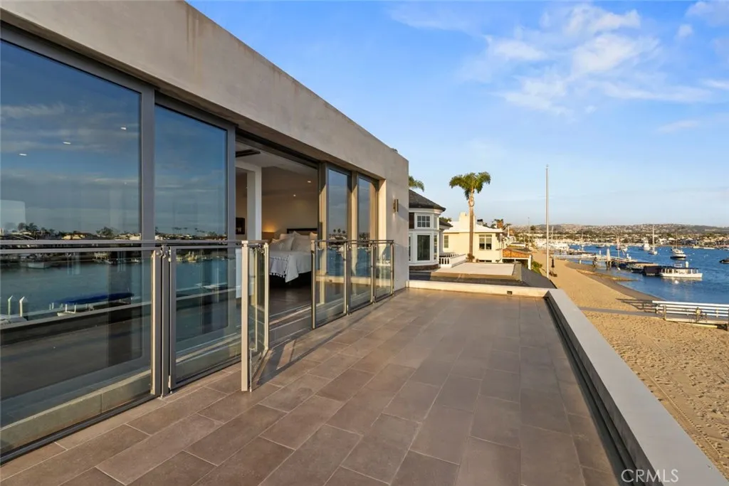 8 Beacon Bay, Newport Beach, California 92660 home-pic-18