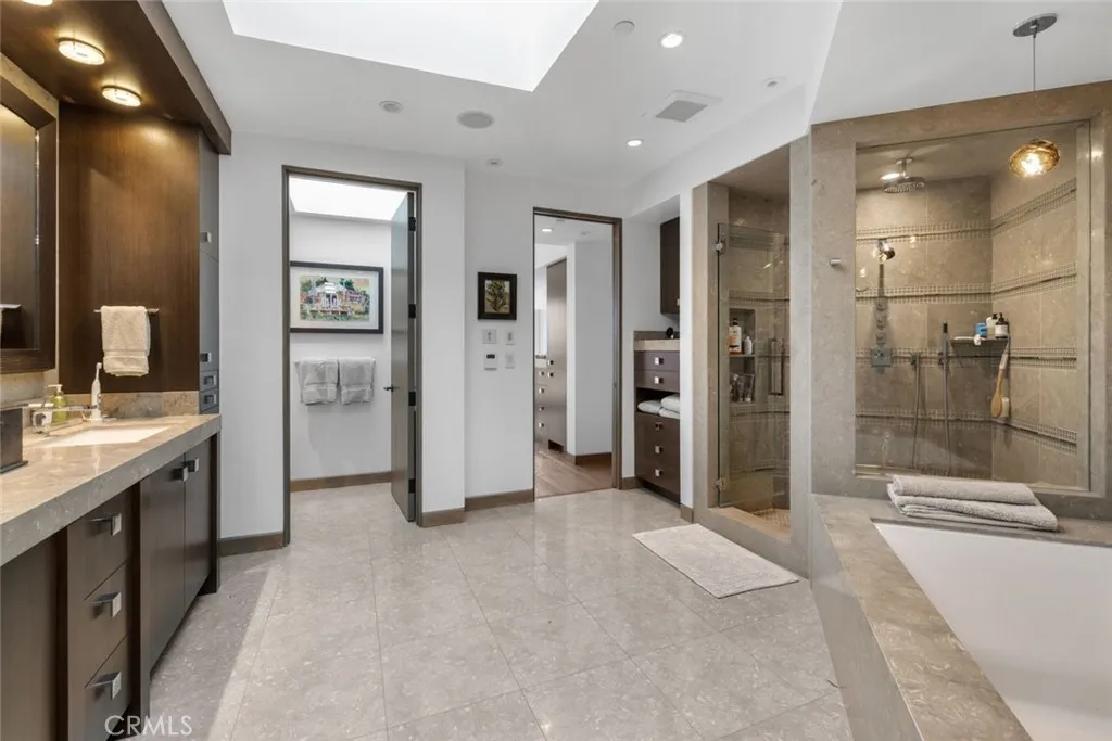 8 Beacon Bay, Newport Beach, California 92660 home-pic-35