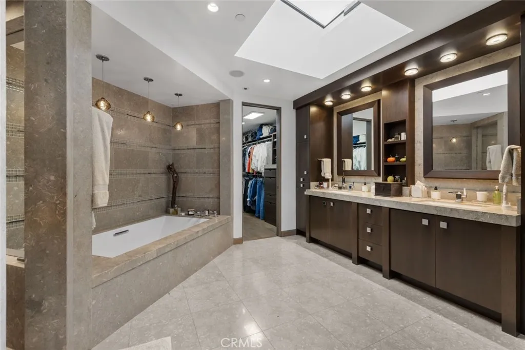 8 Beacon Bay, Newport Beach, California 92660 home-pic-32