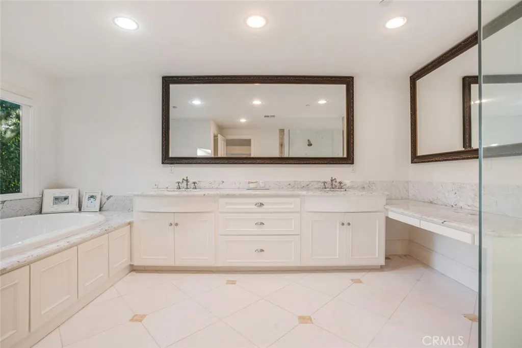 170 Dapplegray Road, Bell Canyon, California 91307 home-pic-32