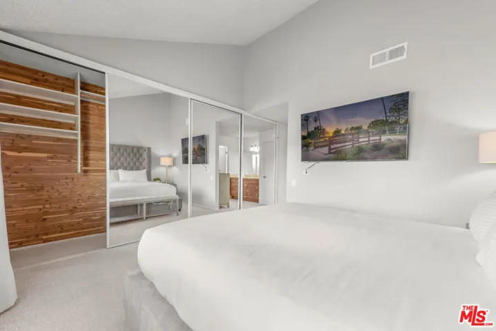 23236 Via Calisero, Valencia, California 91355