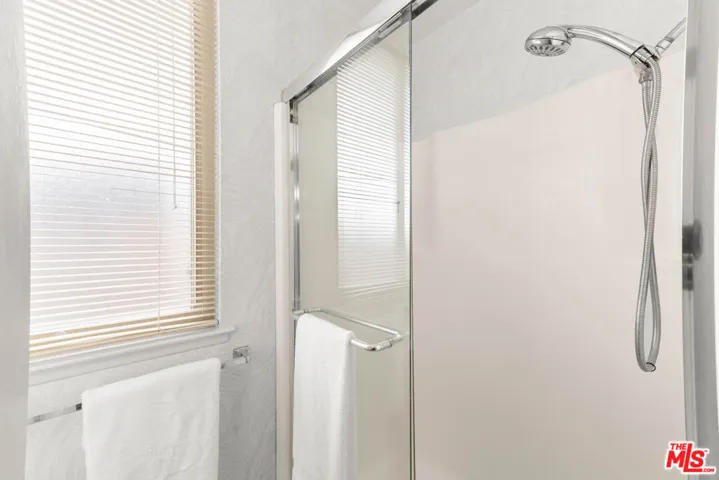23236 Via Calisero, Valencia, California 91355