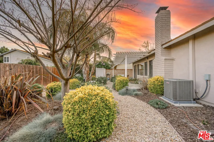 23236 Via Calisero, Valencia, California 91355