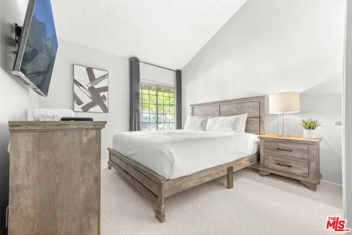 23236 Via Calisero, Valencia, California 91355