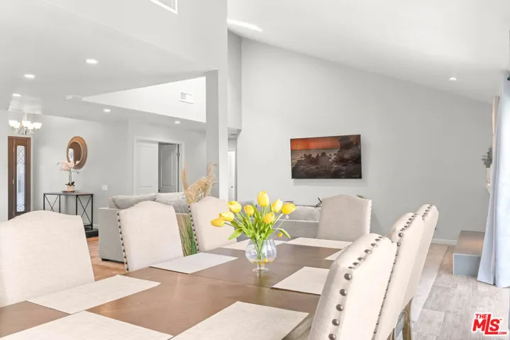 23236 Via Calisero, Valencia, California 91355