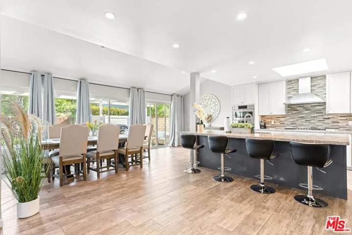 23236 Via Calisero, Valencia, California 91355