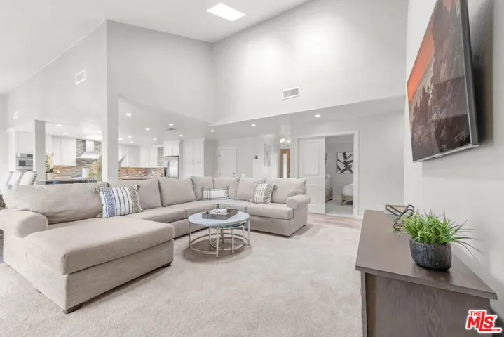 23236 Via Calisero, Valencia, California 91355