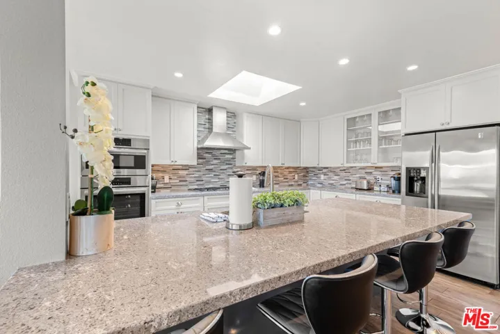23236 Via Calisero, Valencia, California 91355