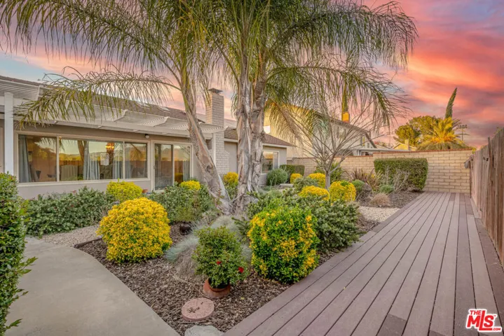 23236 Via Calisero, Valencia, California 91355