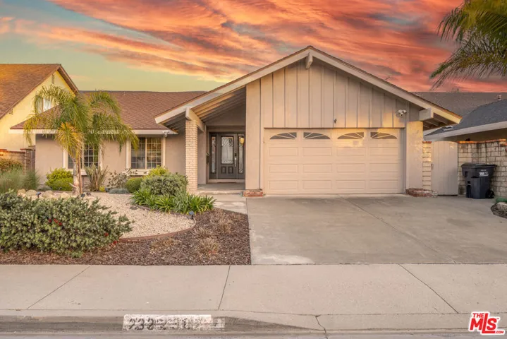 23236 Via Calisero, Valencia, California 91355
