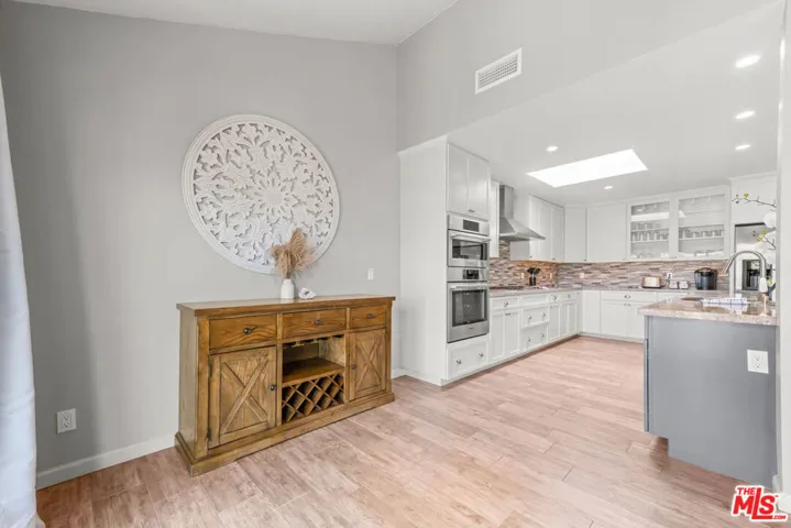23236 Via Calisero, Valencia, California 91355