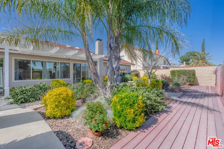 23236 Via Calisero, Valencia, California 91355
