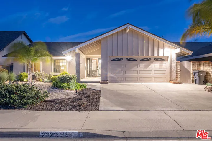 23236 Via Calisero, Valencia, California 91355