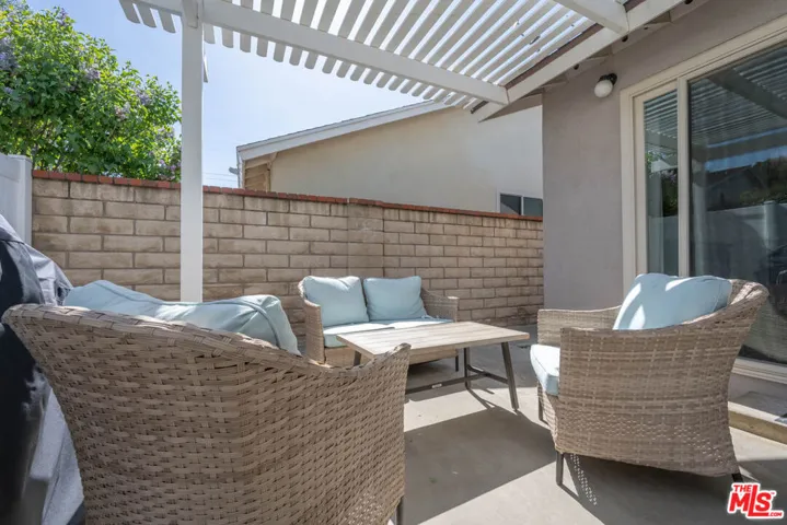 23236 Via Calisero, Valencia, California 91355