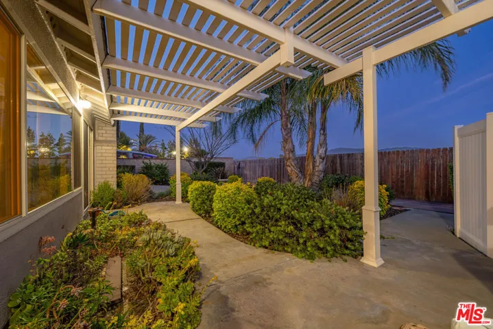 23236 Via Calisero, Valencia, California 91355