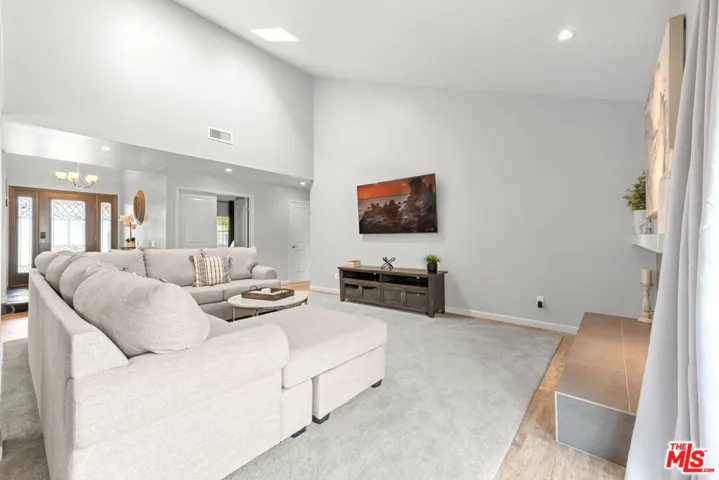 23236 Via Calisero, Valencia, California 91355