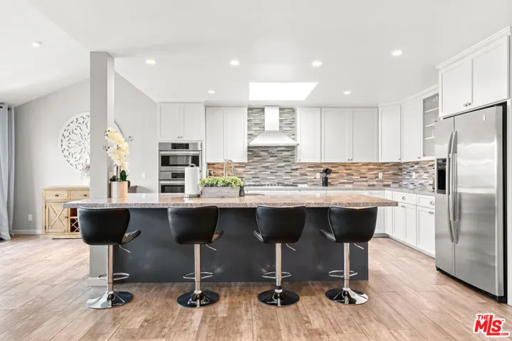 23236 Via Calisero, Valencia, California 91355