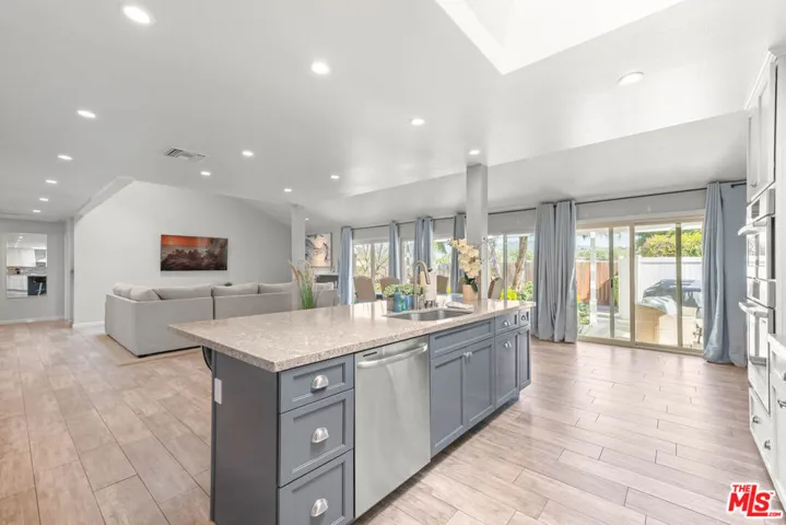 23236 Via Calisero, Valencia, California 91355