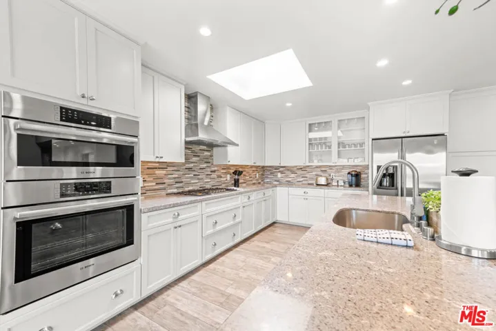 23236 Via Calisero, Valencia, California 91355