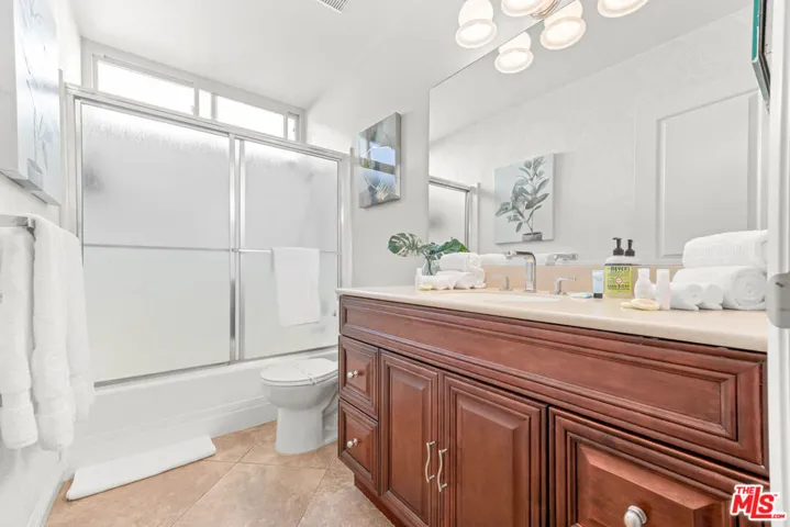 23236 Via Calisero, Valencia, California 91355