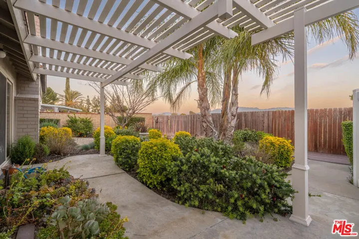 23236 Via Calisero, Valencia, California 91355