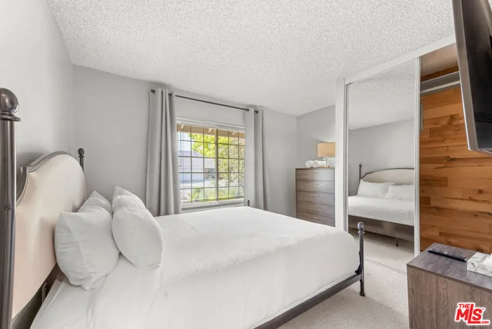 23236 Via Calisero, Valencia, California 91355