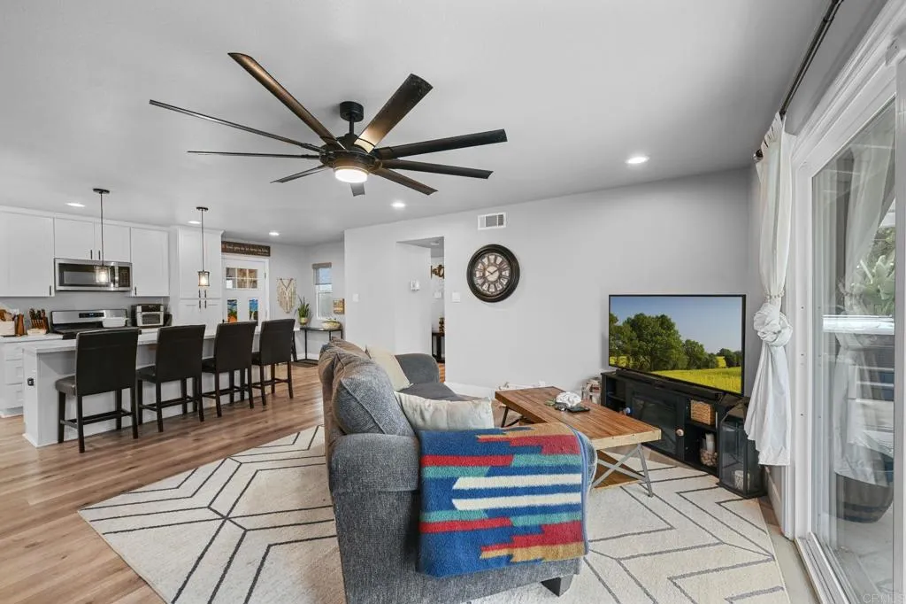 3516 Las Vegas Drive, Oceanside, California 92054 home-pic-7