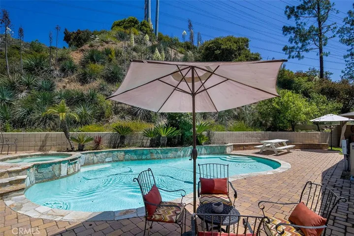 935 Bay Tree, La Canada Flintridge, California 91011