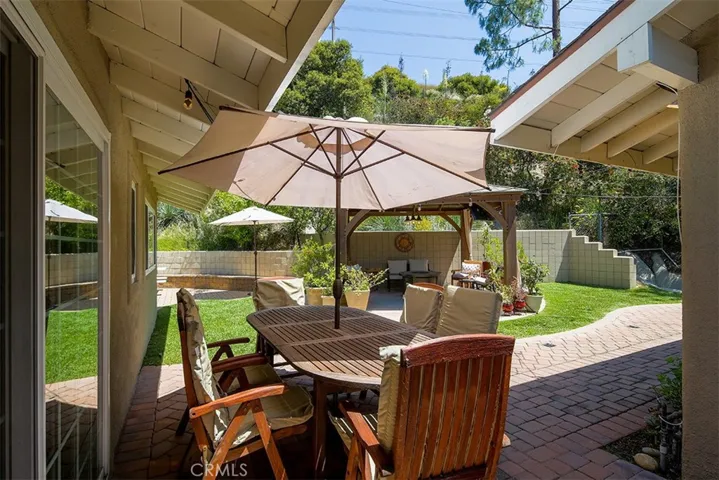 935 Bay Tree, La Canada Flintridge, California 91011