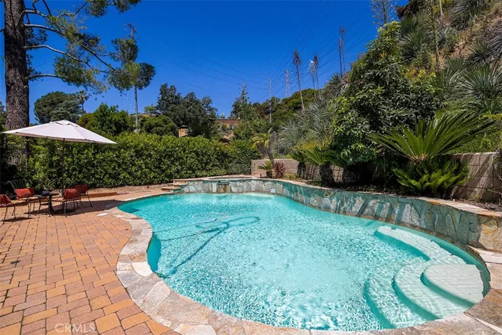 935 Bay Tree, La Canada Flintridge, California 91011