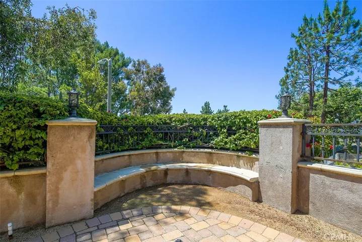 935 Bay Tree, La Canada Flintridge, California 91011