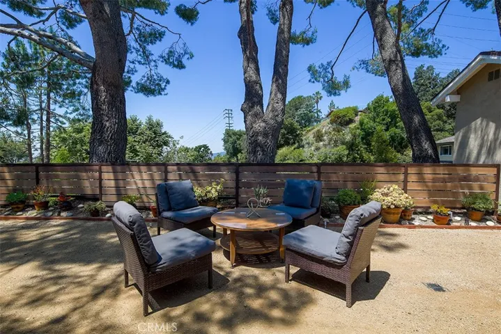 935 Bay Tree, La Canada Flintridge, California 91011