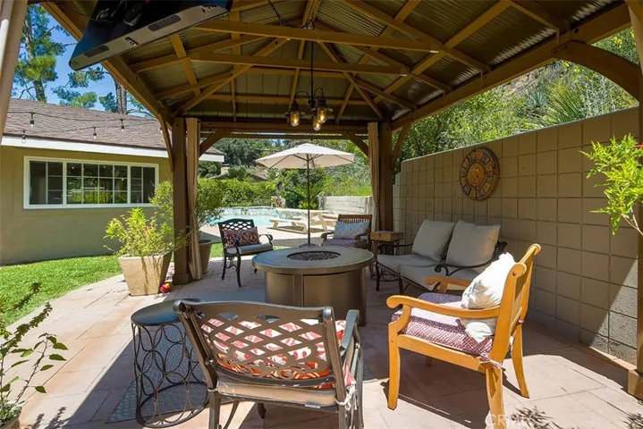 935 Bay Tree, La Canada Flintridge, California 91011