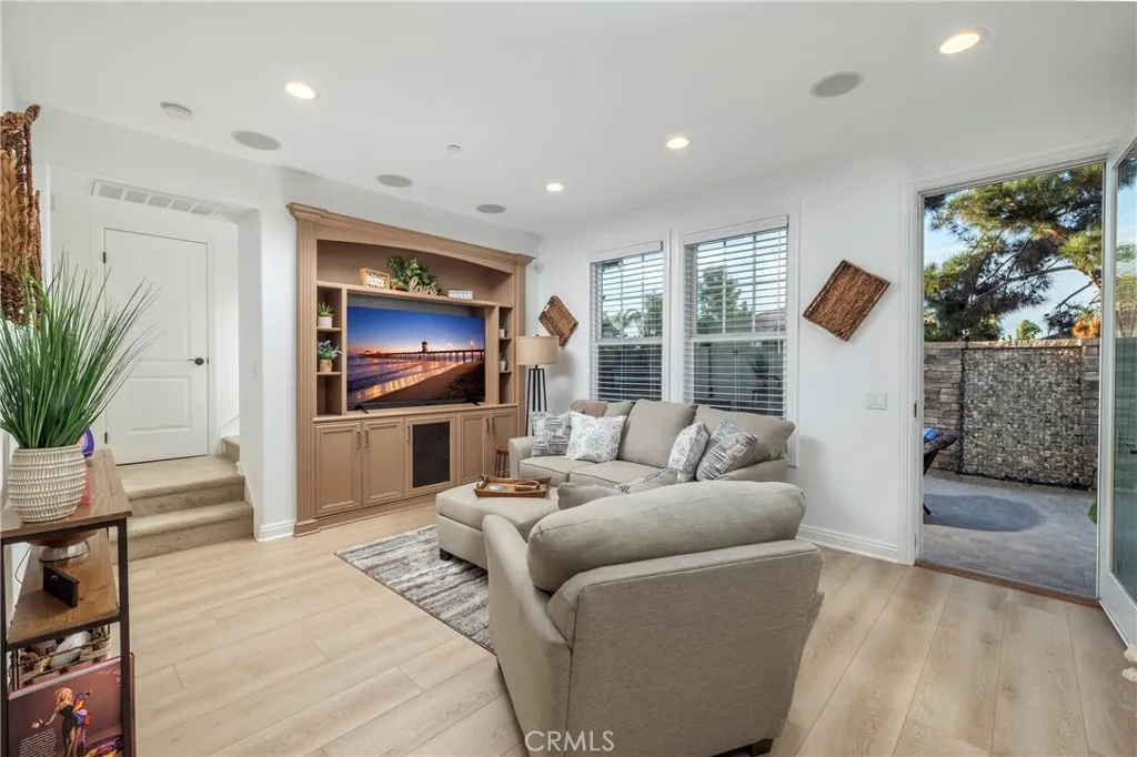 4711 Winthrop Drive, Huntington Beach, California 92649 home-pic-13