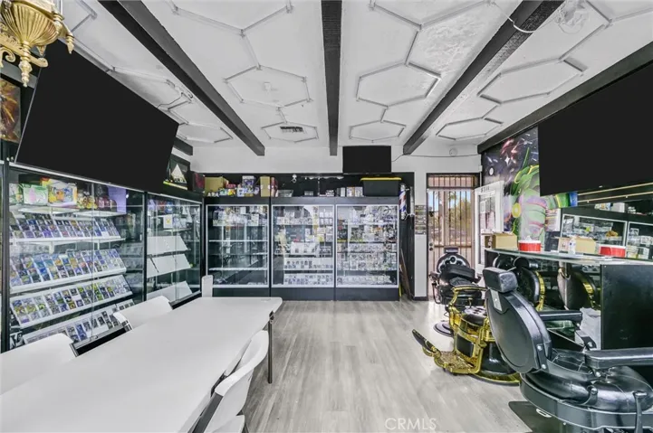 Collectors Kut Interior