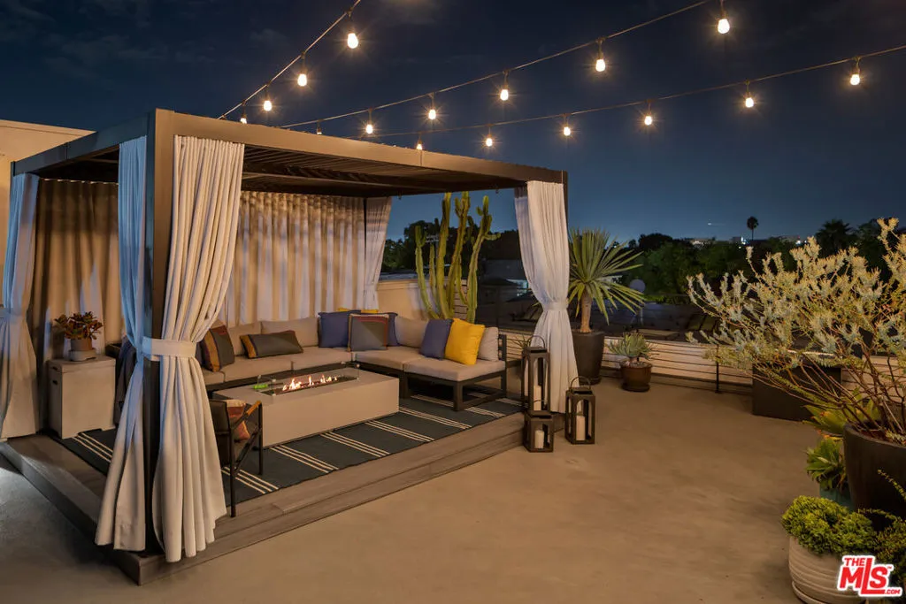 6687 W Daychar Drive, Los Angeles, California 90028 home-pic-25