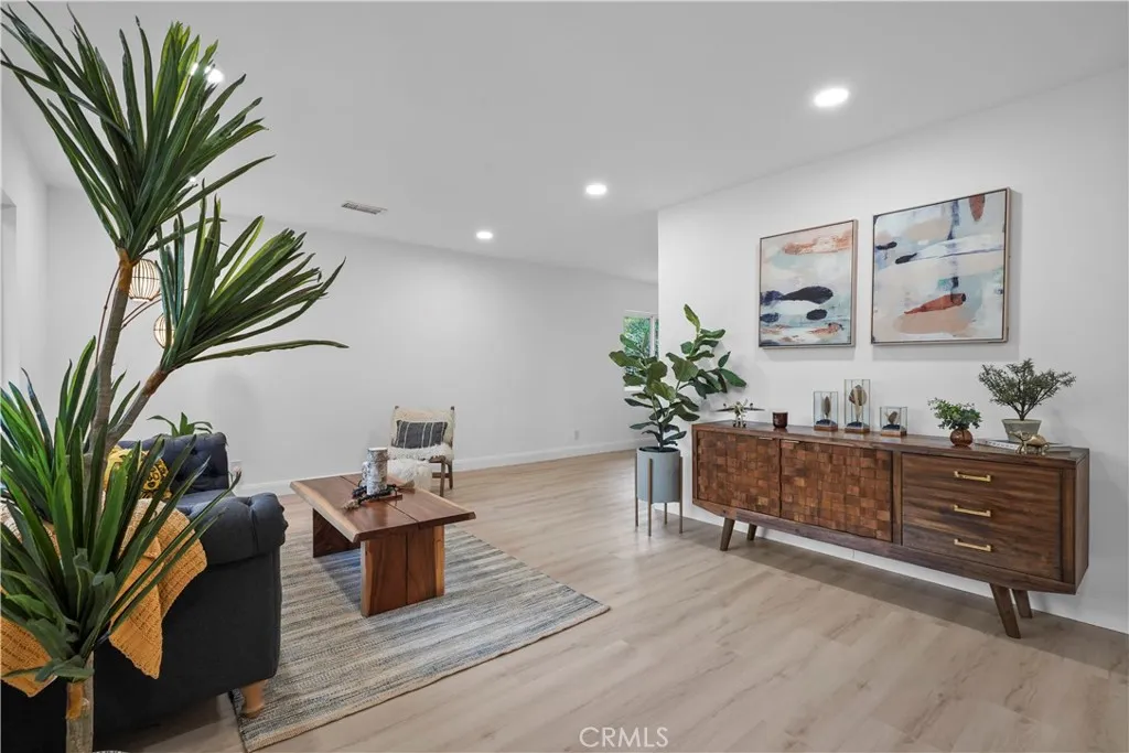 925 El Paso Drive, Highland Park, California 90042 home-pic-5