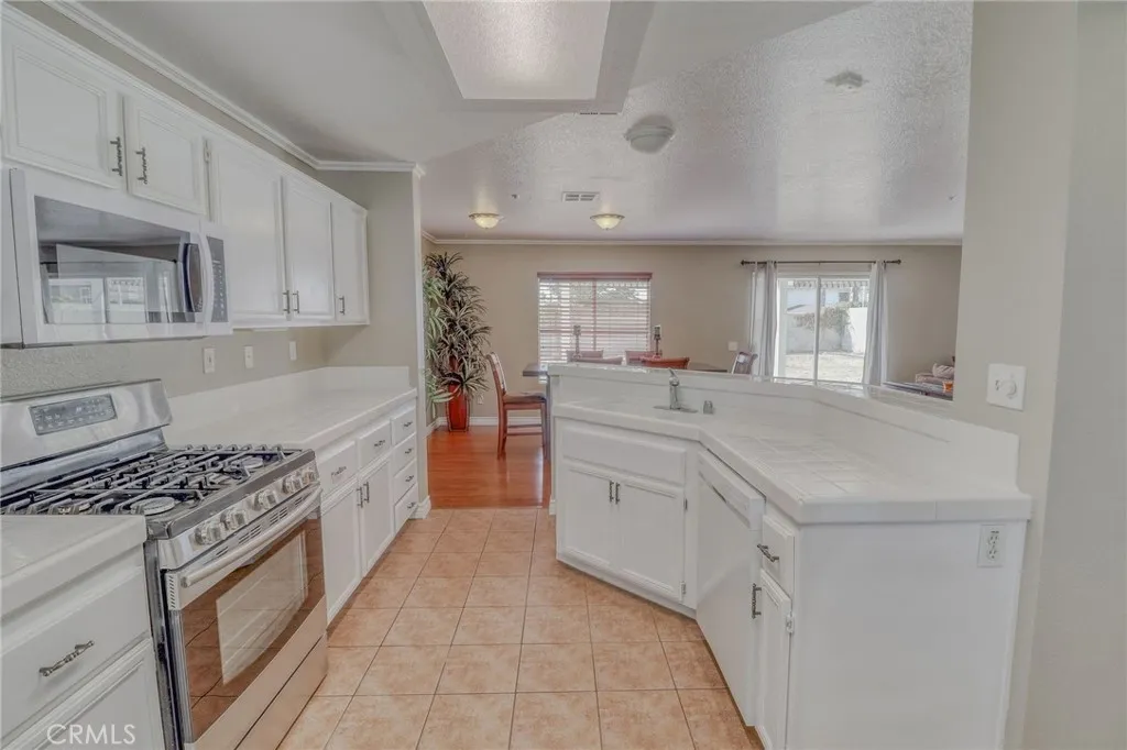 6756 Earhart Avenue, Fontana, California 92336 home-pic-10