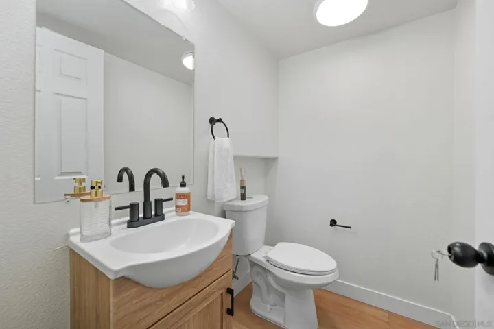860 Renfro Way, El Cajon, California 92019