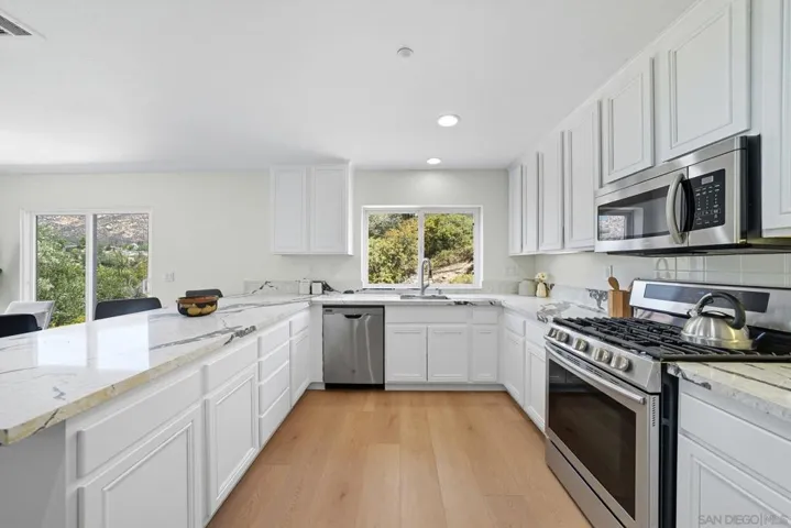 860 Renfro Way, El Cajon, California 92019