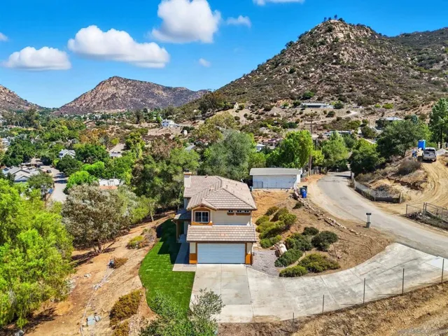 860 Renfro Way, El Cajon, California 92019