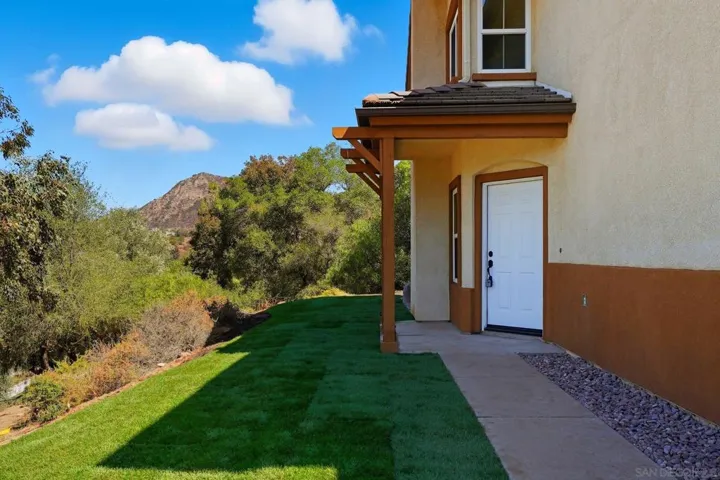 860 Renfro Way, El Cajon, California 92019