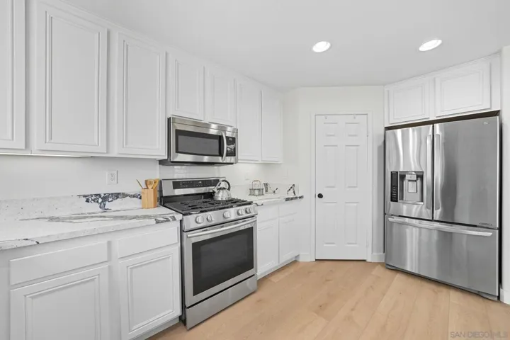 860 Renfro Way, El Cajon, California 92019