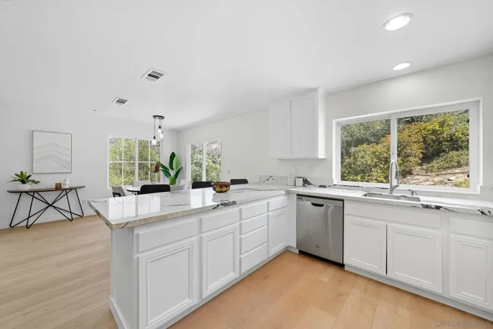 860 Renfro Way, El Cajon, California 92019