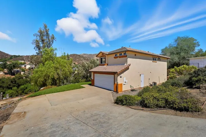 860 Renfro Way, El Cajon, California 92019