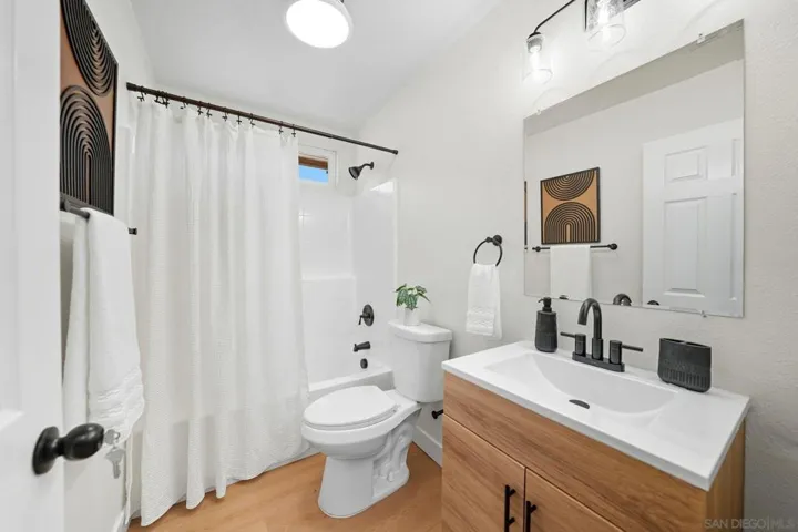 860 Renfro Way, El Cajon, California 92019