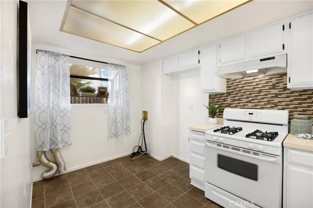 1675 W Lambert Road 22, La Habra, California 90631 home-pic-11