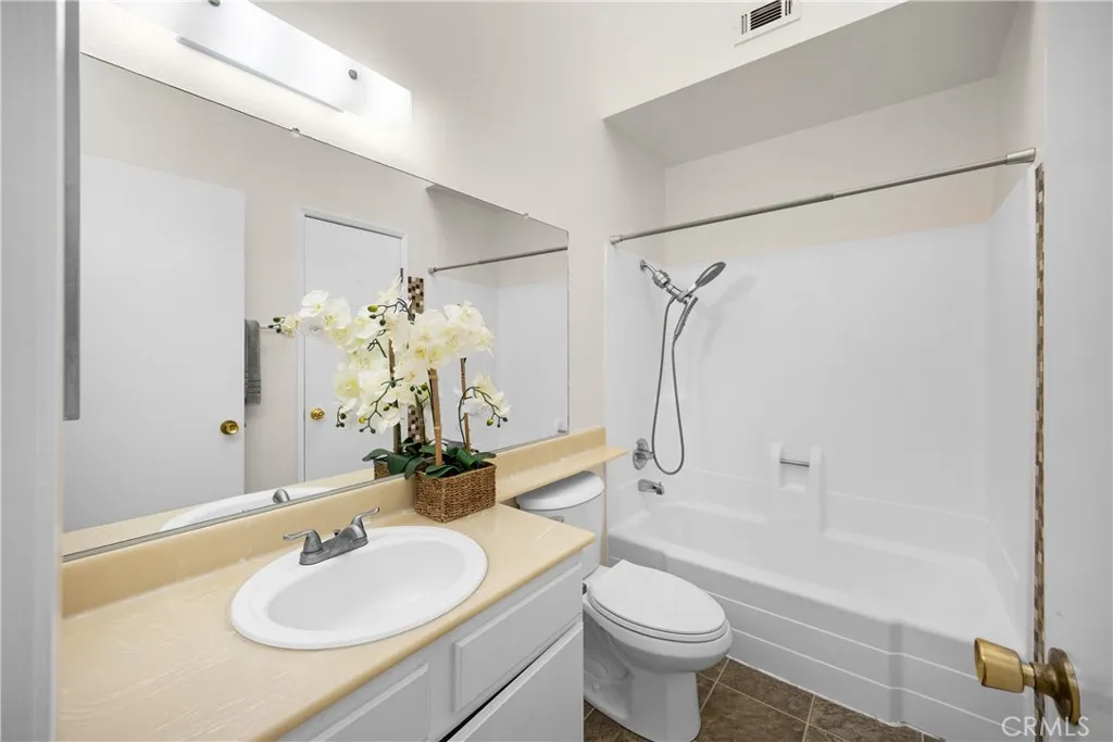 1675 W Lambert Road 22, La Habra, California 90631 home-pic-19
